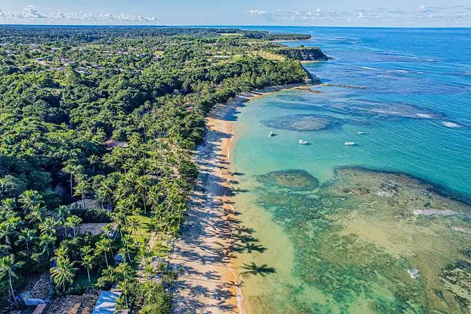 Paisagem turística de Praia do Espelho, destino atendido pela Férias Porto Turismo